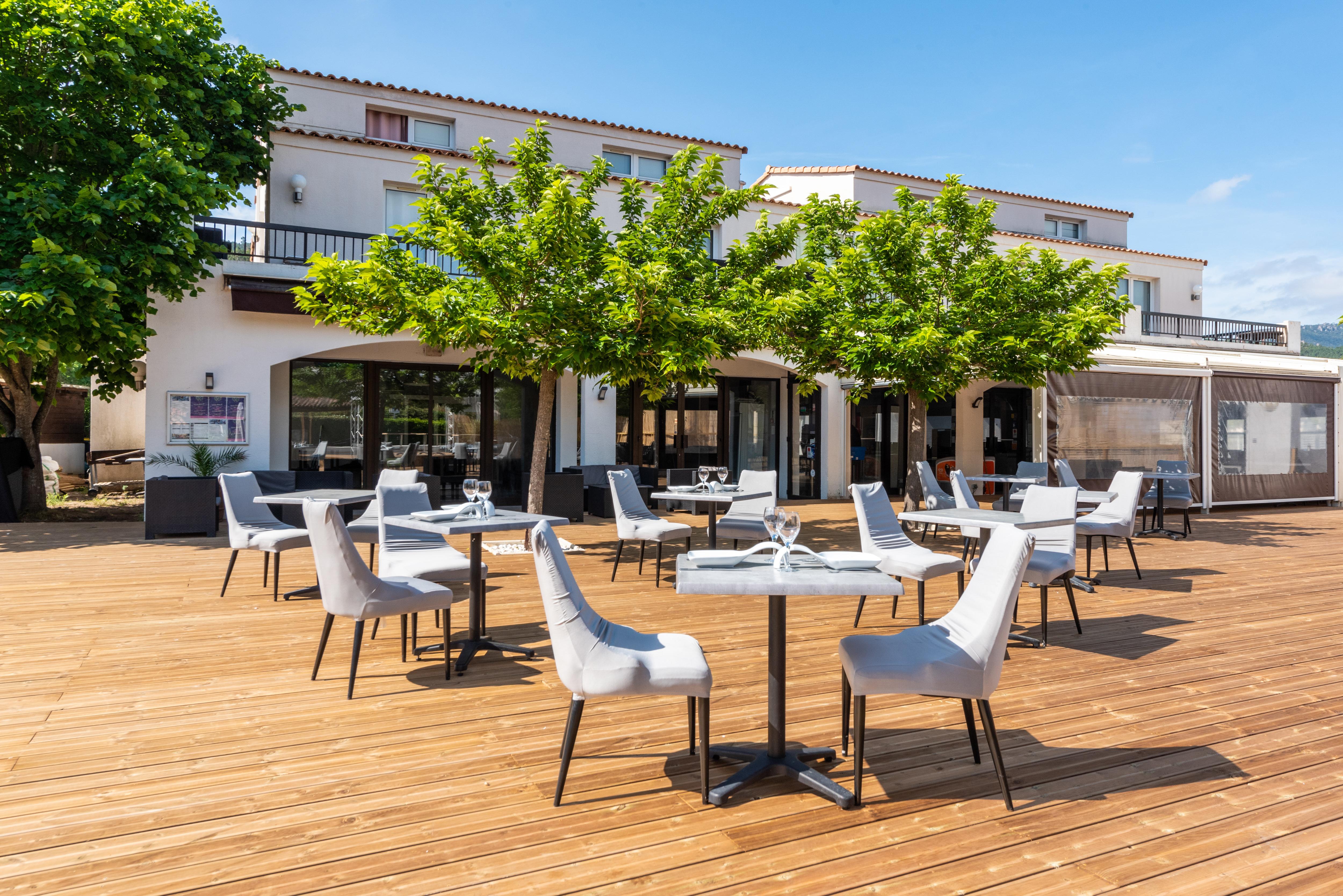 Comfort Aparthotel Mandelieu La Napoule Village Exterior photo