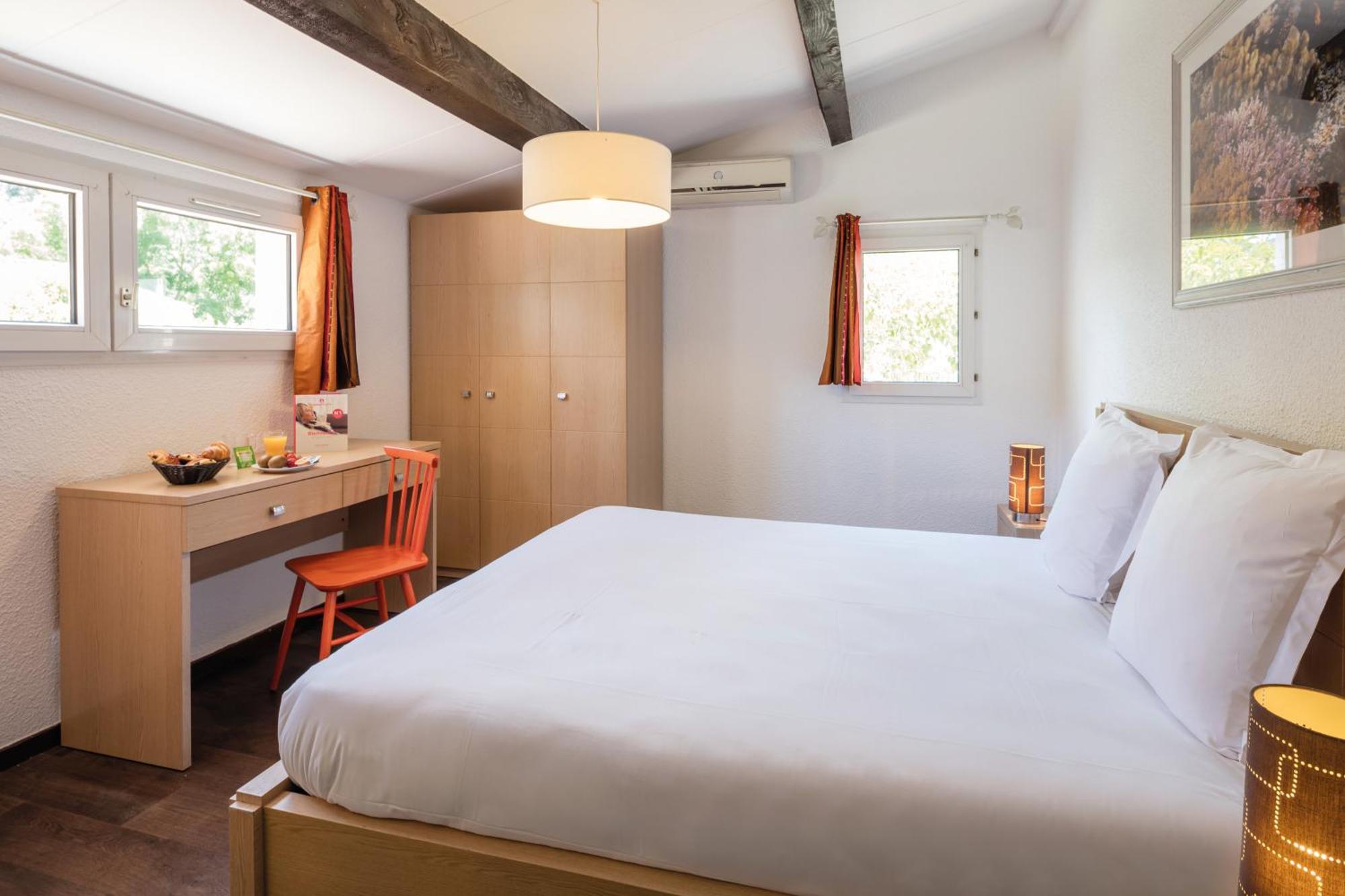 Comfort Aparthotel Mandelieu La Napoule Village Exterior photo