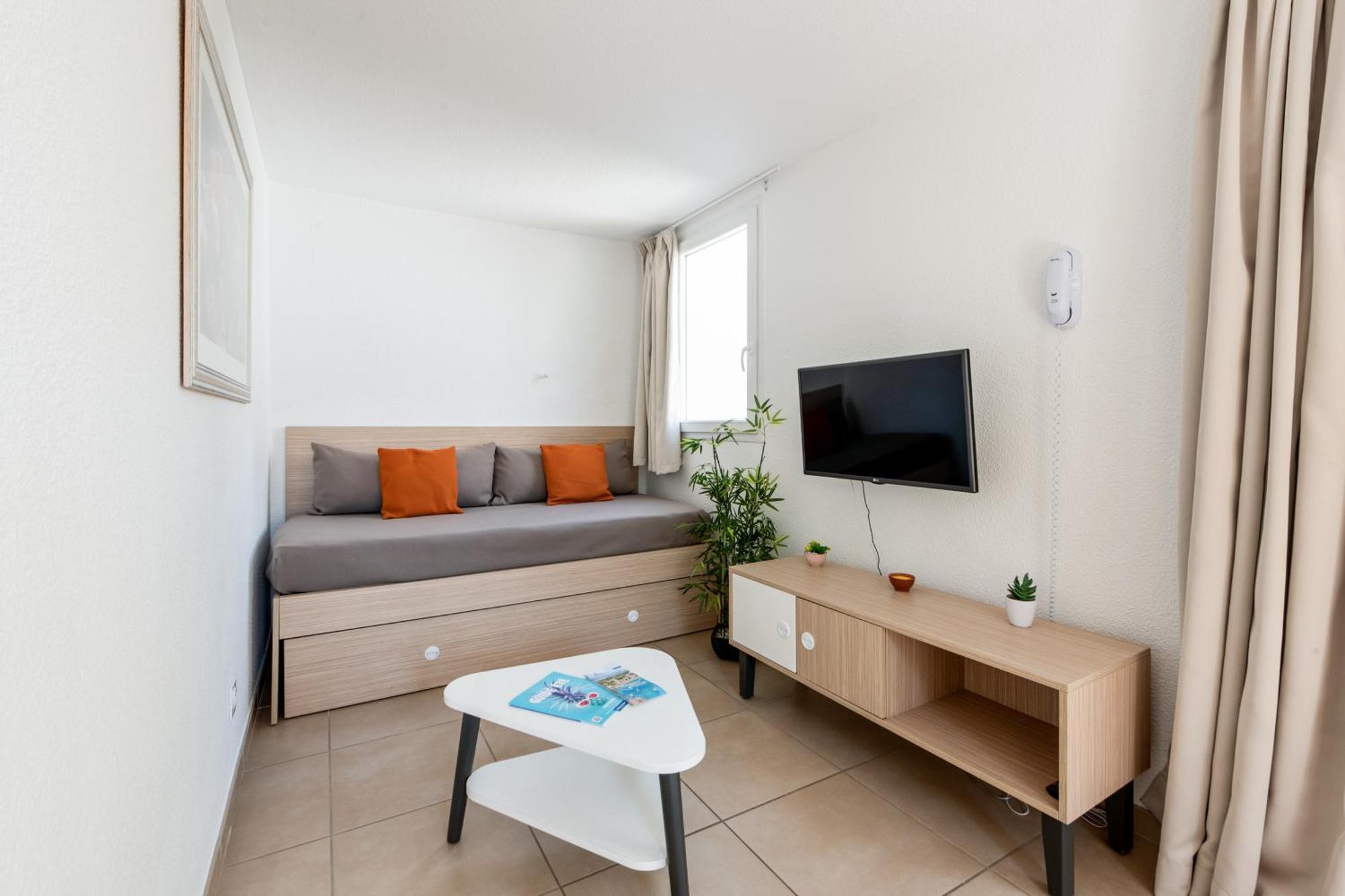Comfort Aparthotel Mandelieu La Napoule Village Exterior photo