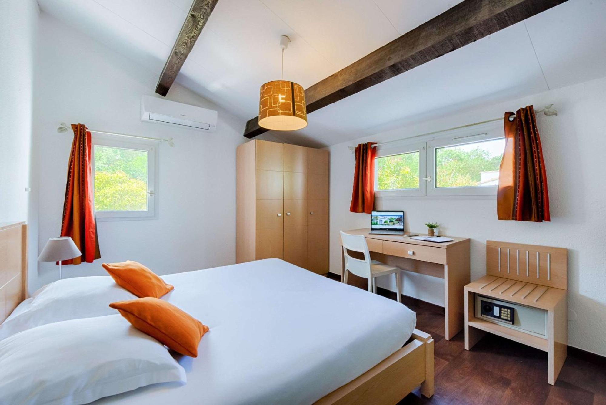 Comfort Aparthotel Mandelieu La Napoule Village Exterior photo