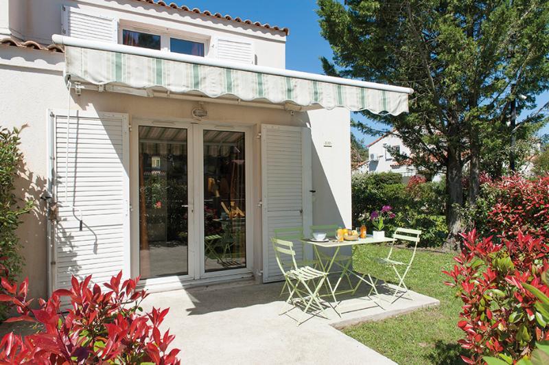 Comfort Aparthotel Mandelieu La Napoule Village Exterior photo